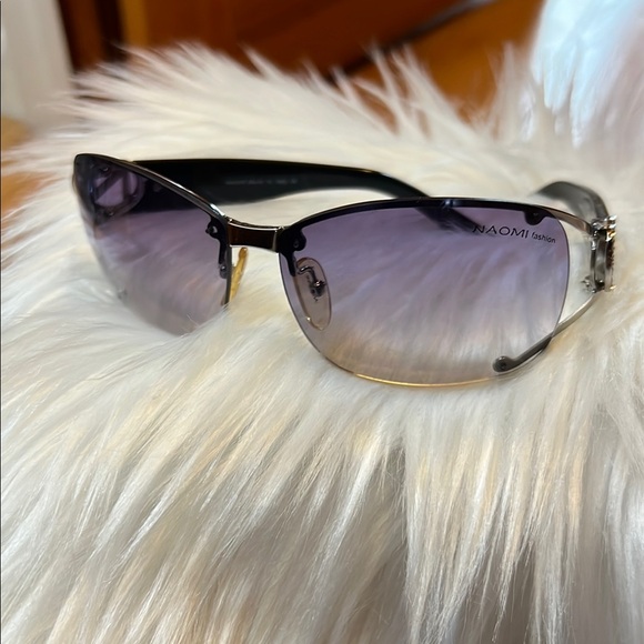 …… Accessories - Not Authentic🌹Naomi Fashion Sunglasses with Gradient Lenses( no return)